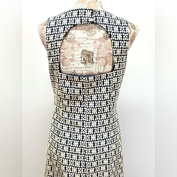 BANANA REPUBLIC Navy and white graphic print sleeveless sheath dress size 10. - Picture 4 of 14